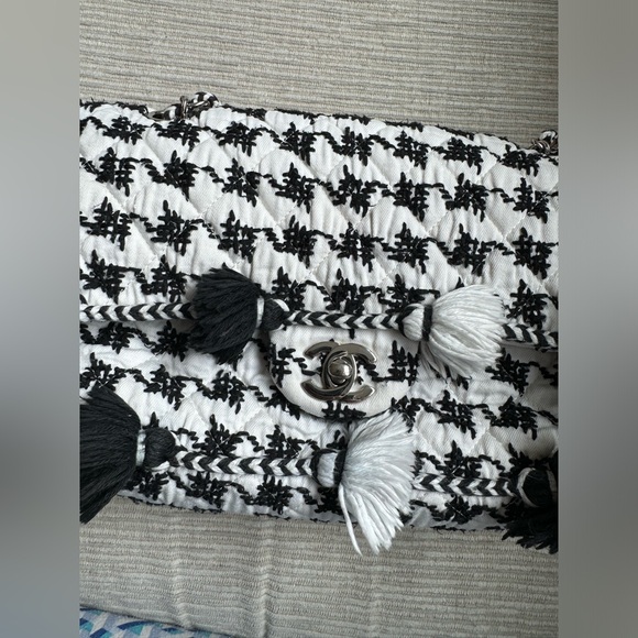 Chanel Dubai Embroidered Flap Bag 2015 Cruise - Picture 11 of 14